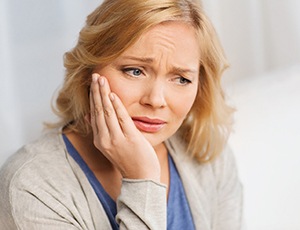 Woman wonders if she should call her Carrollton emergency dentist 