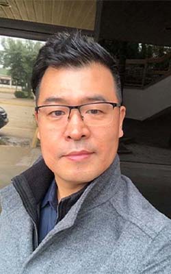 Headshot of Dr. Moses Shin
